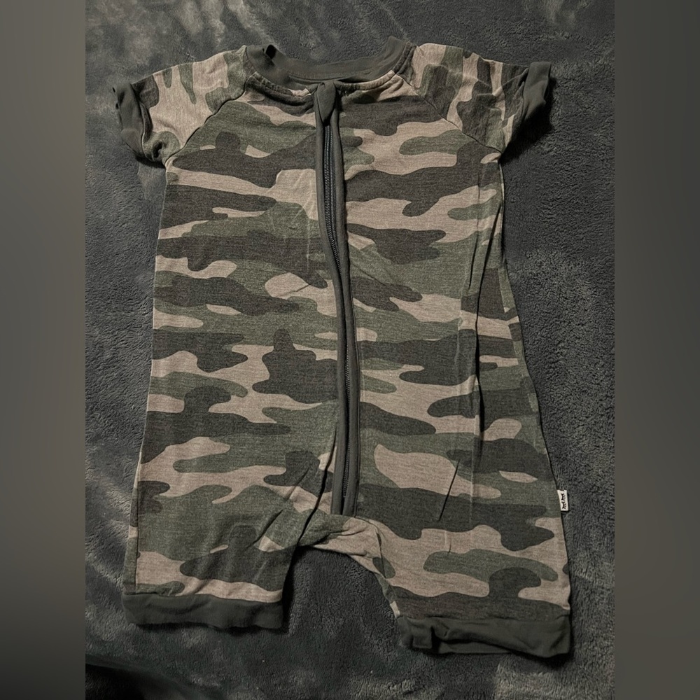 Little Sleepies. Romper. 3-6m